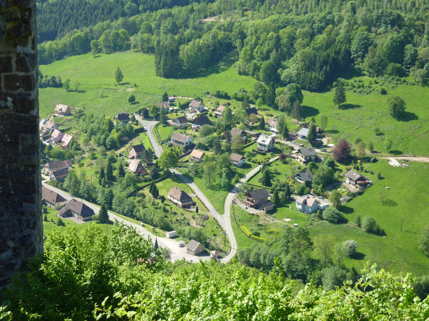 vue-du-lotissement-depuis-le-chateau-du-bilstein